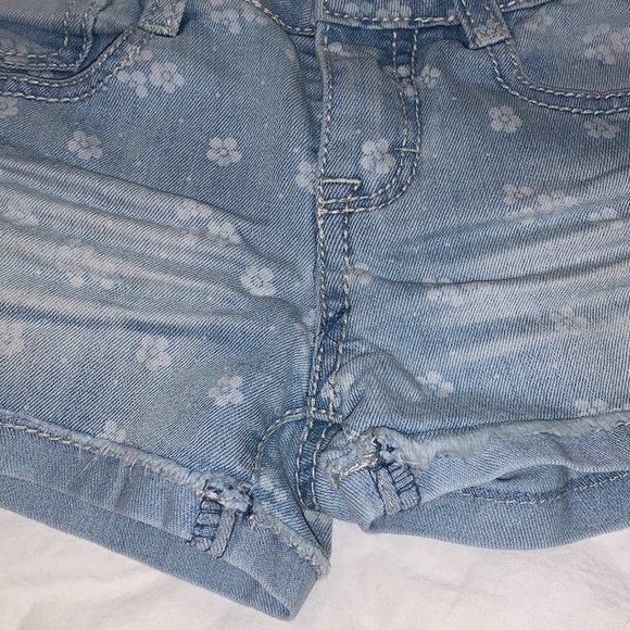 Girls Vanilla Star Jean Shorts - Picture 3 of 5